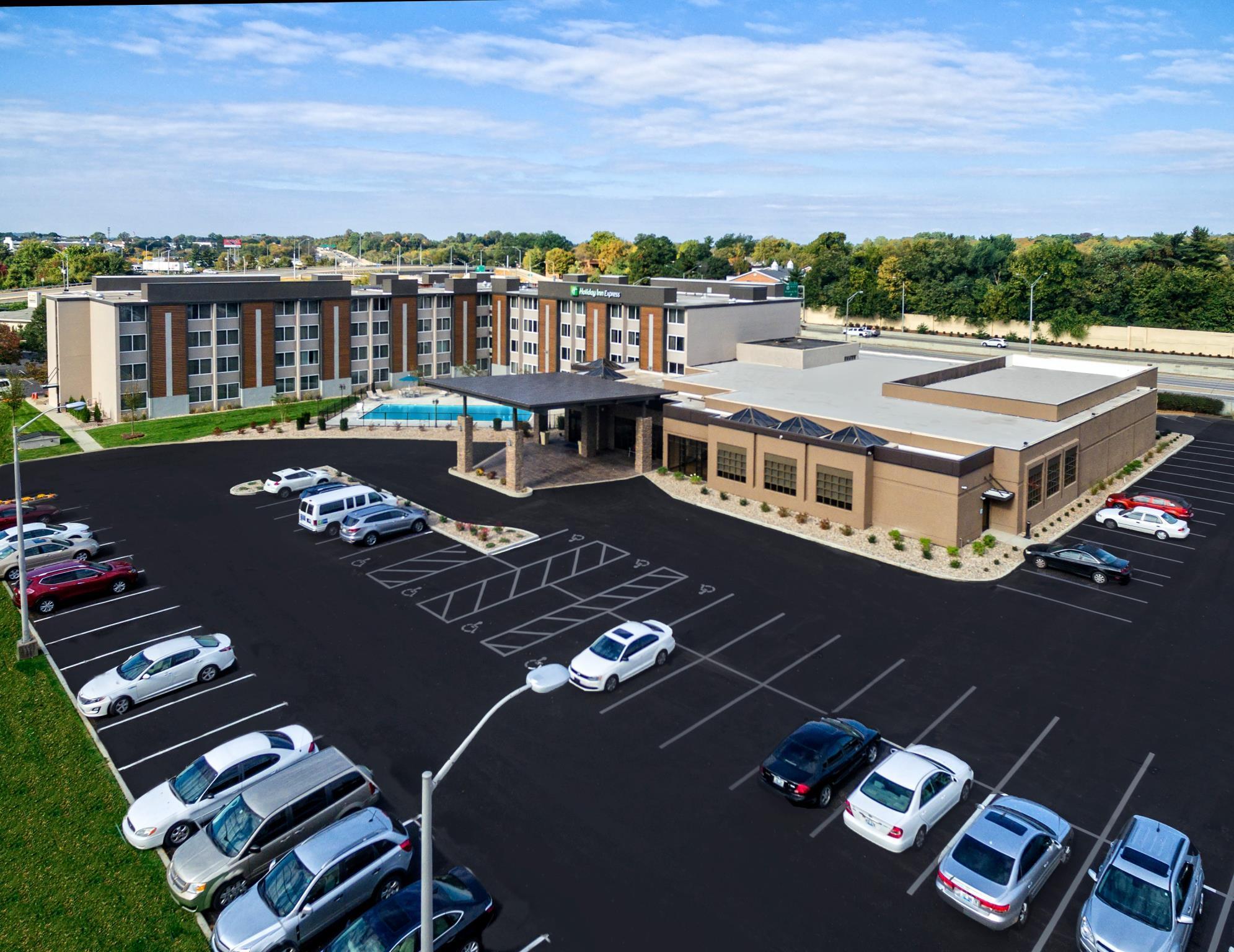 Express Airport Expo Center By Ihg 3*