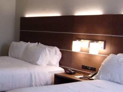 Express Airport Expo Center By Ihg Hotel