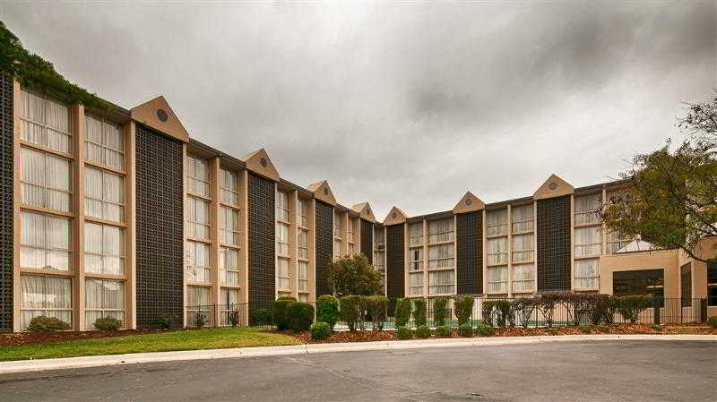Express Airport Expo Center By Ihg Hotel
