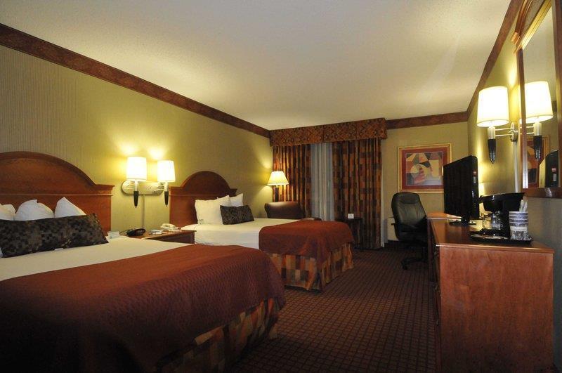 Express Airport Expo Center By Ihg Hotel 3*