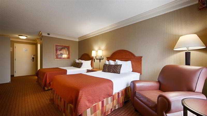 Hotel Express Airport Expo Center By Ihg 3*