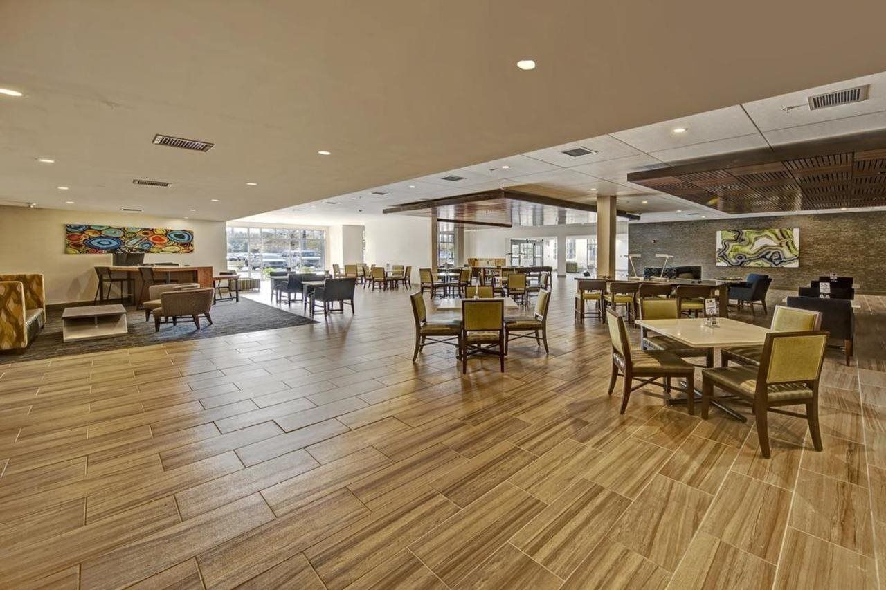 Express Airport Expo Center By Ihg Hotel 3*