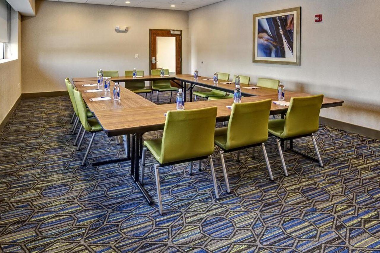 Express Airport Expo Center By Ihg Hotel 3*